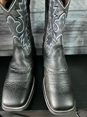 NEW- Cody James Men's Black Western Cowboy Boots with Blue Stitching- men’s 10